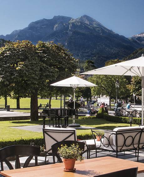 victoria_jungfrau_hotel_interlaken_restaurants_bars_sommer_terrasses_victoria_terrasse